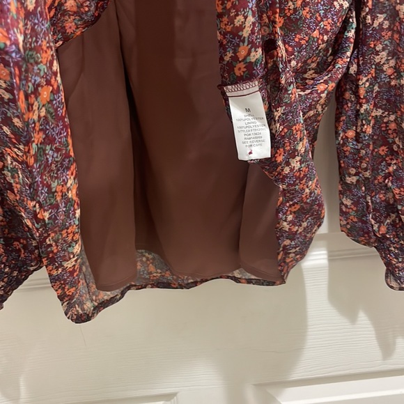 Vici Floral Blouse - Picture 9 of 11